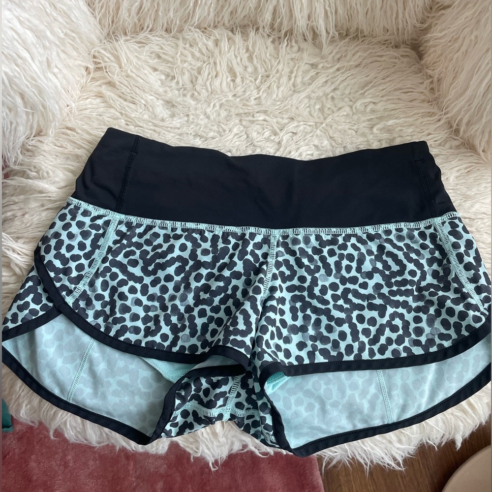 LULULEMON POLKA DOT SPEED UP SHORT SIZE 4 WOMANS 2.5 INCH